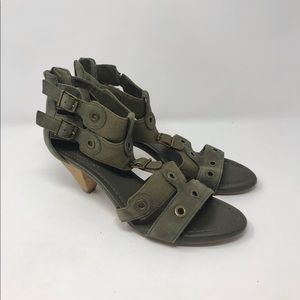 Clarks Army Green Grommet Kitten Heels Sz 7